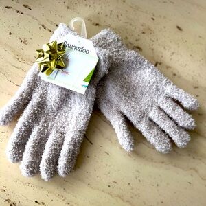 NWT Snugadoo Girls Fuzzy Gloves